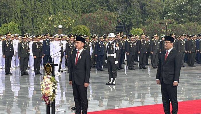 Gibran Jadi Inspektur Upacara Hari Pahlawan di TMP Kalibata