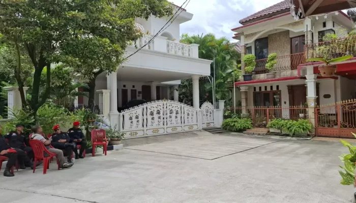 KPK Geledah Rumah Sekjen PDIP Hasto Kristiyanto di Bekasi