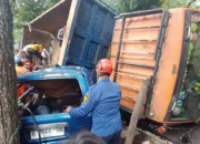 Truk Terguling Timpa Minibus, Empat Orang Tewas
