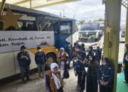 Jemaah Haji Kloter 2 Samarinda Tiba, Keluarga Sambut dengan Haru dan Syukur