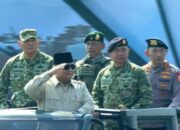Prabowo Tinjau Pasukan dengan Kendaraan Maung di Batujajar