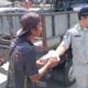 Polres Paser dan Komunitas Ojol Maxim Gelar Edukasi Keselamatan Lalu Lintas dan Bakti Sosial